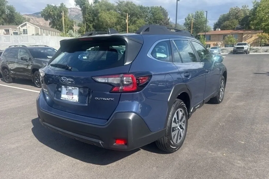 2025 Subaru Outback Base photo 1