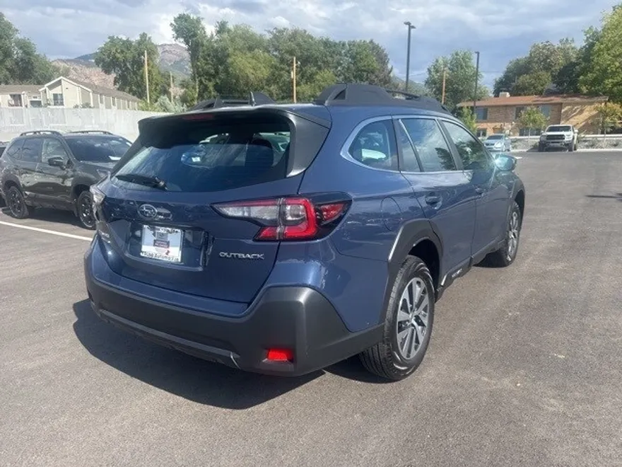 2025 Subaru Outback Base photo 1