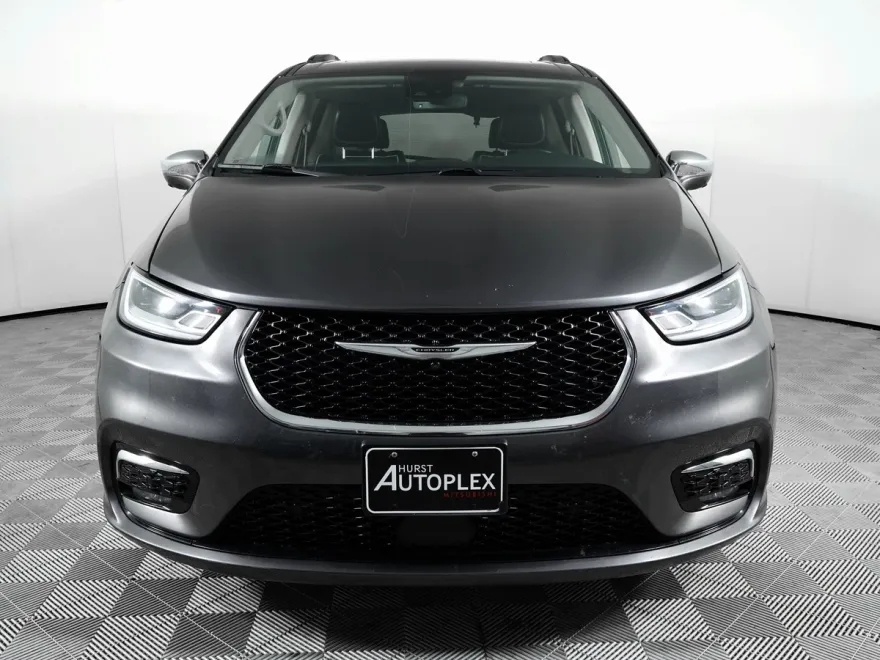 2022 Chrysler Pacifica Limited photo 1