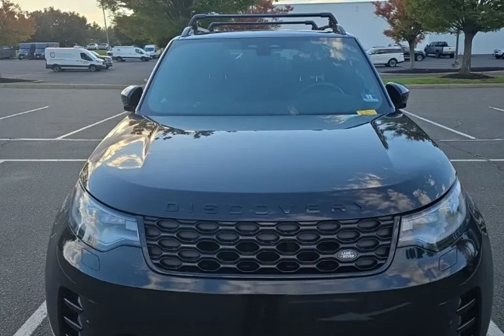 2024 Land Rover Discovery SE photo 1