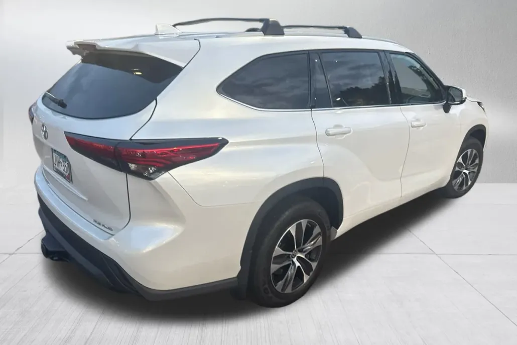 2022 Toyota Highlander XLE photo 1