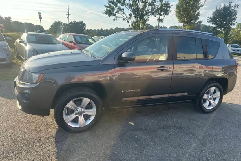 2014 Jeep Compass Latitude photo 1