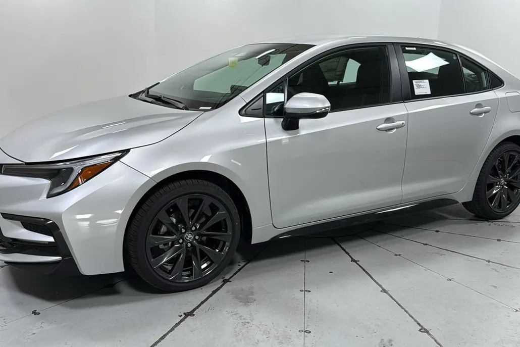 2026 Toyota Corolla SE photo 1