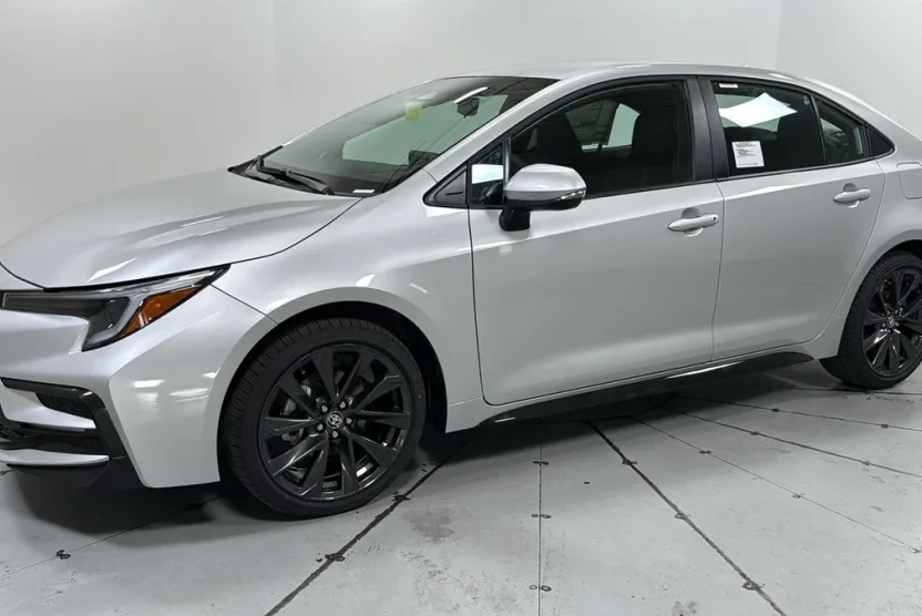2026 Toyota Corolla SE photo 1