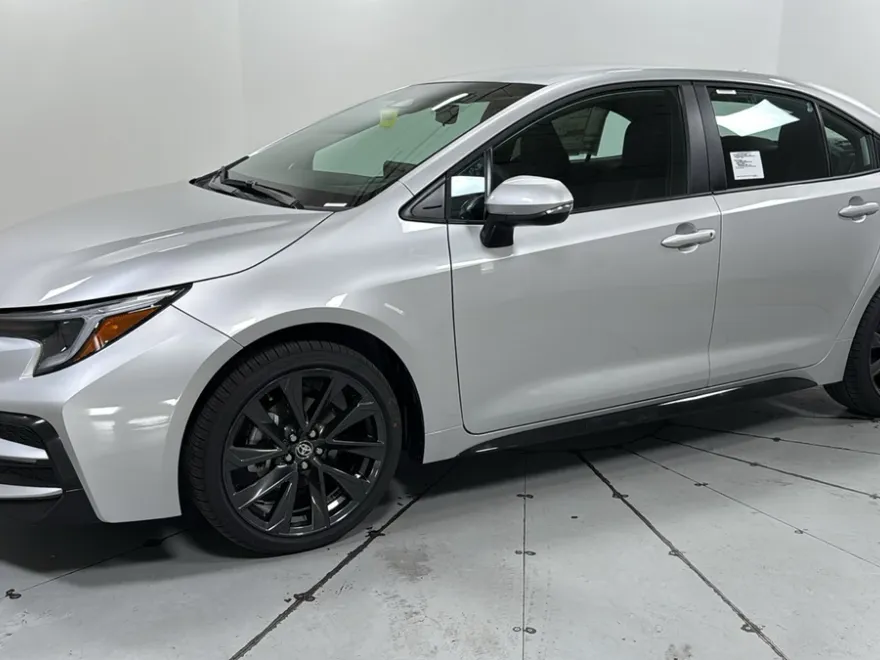2026 Toyota Corolla SE photo 1