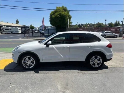 2014 Porsche Cayenne S photo 4
