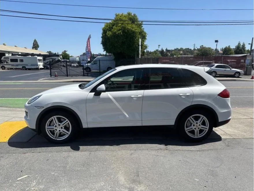 2014 Porsche Cayenne S photo 4