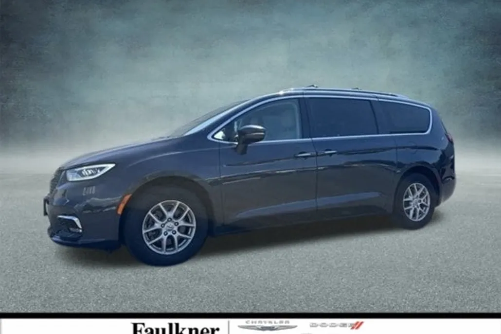 2021 Chrysler Pacifica Touring L photo 1