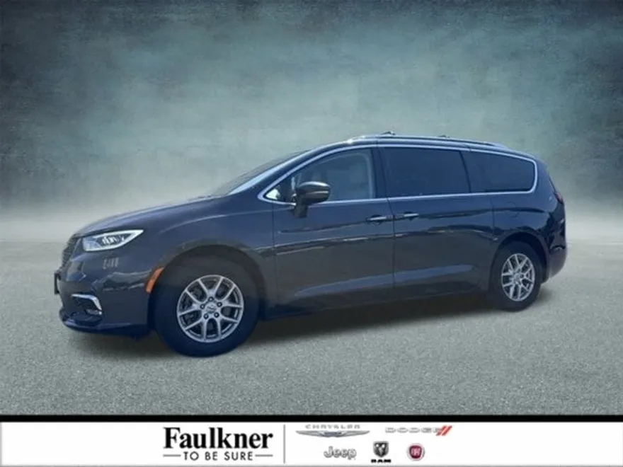 2021 Chrysler Pacifica Touring L photo 1