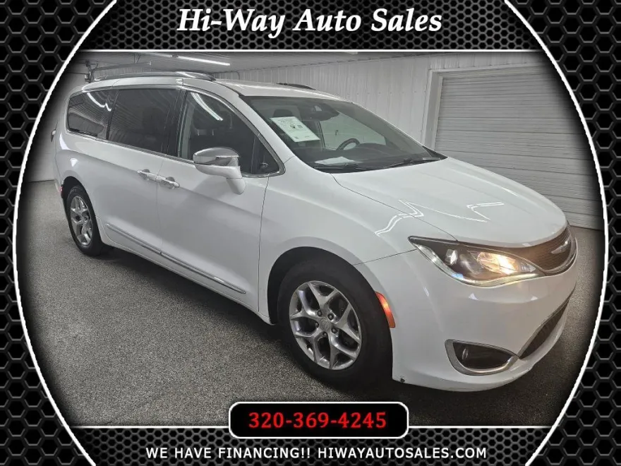 2018 Chrysler Pacifica Limited photo 1