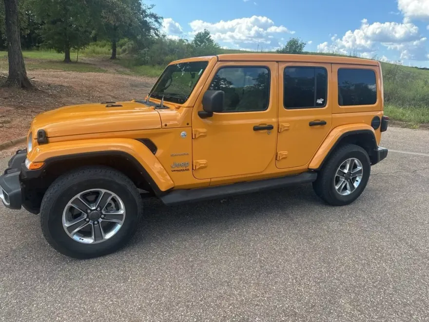 2021 Jeep Wrangler Unlimited Sahara photo 1