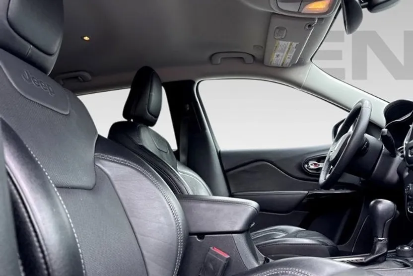 2023 Jeep Cherokee Altitude Lux photo 1