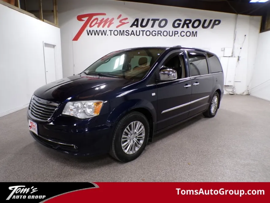 2014 Chrysler Town & Country photo 1