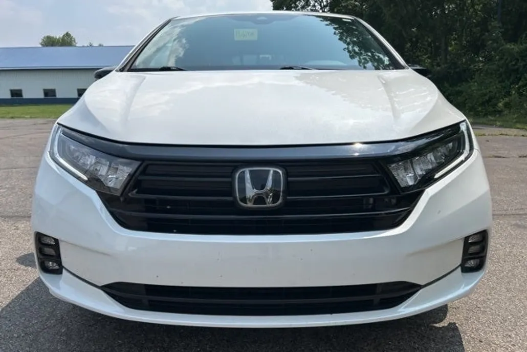 2023 Honda Odyssey Sport photo 1
