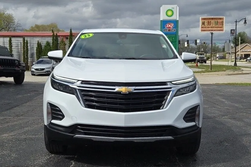 2023 Chevrolet Equinox LT photo 1