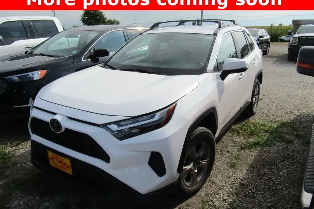 2022 Toyota RAV4 XLE photo 1