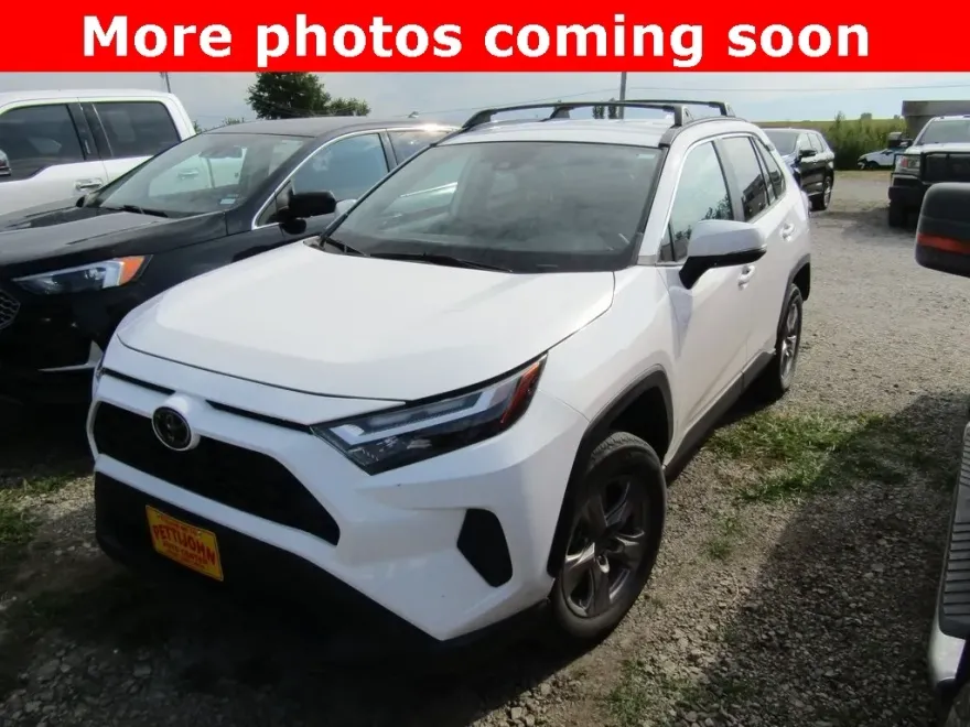 2022 Toyota RAV4 XLE photo 1