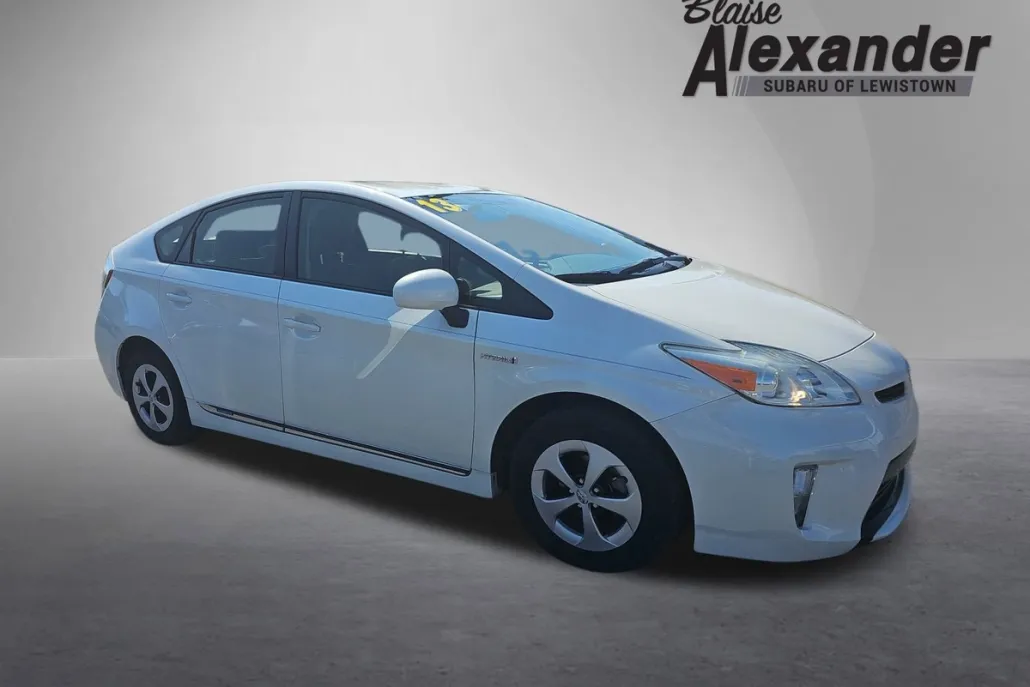 2013 Toyota Prius Two photo 1