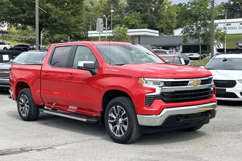 2022 Chevrolet Silverado 1500 LT photo 1