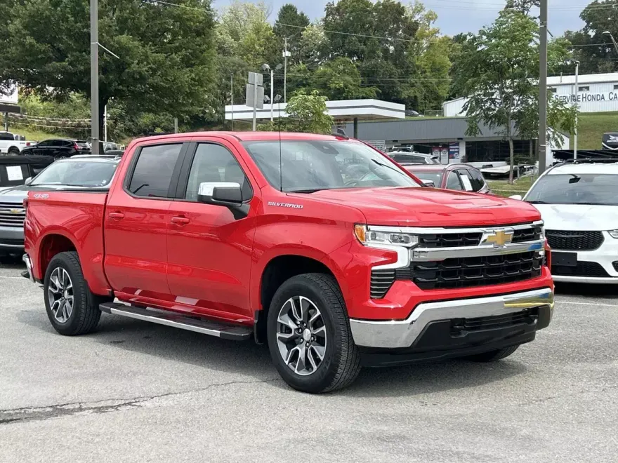 2022 Chevrolet Silverado 1500 LT photo 1