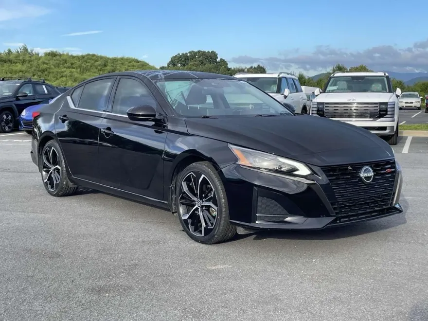 2023 Nissan Altima 2.5 SR photo 1