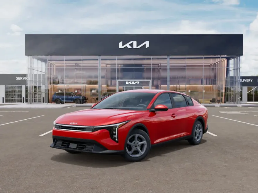 2025 Kia K4 LXS photo 1