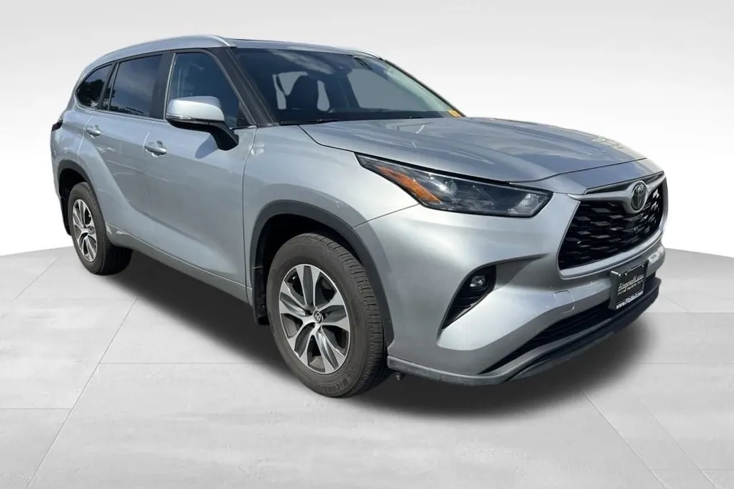 2024 Toyota Highlander XLE photo 1