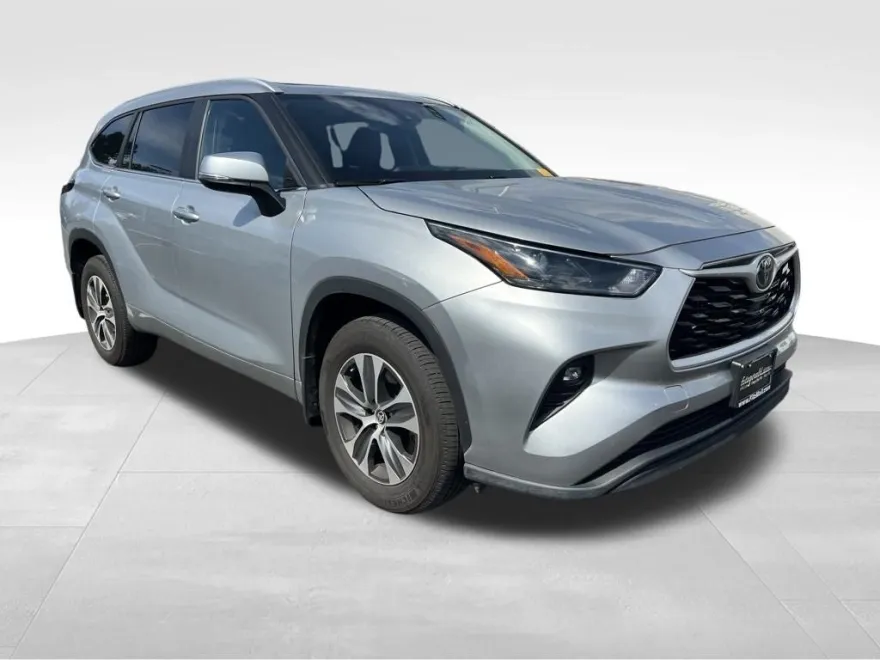 2024 Toyota Highlander XLE photo 1