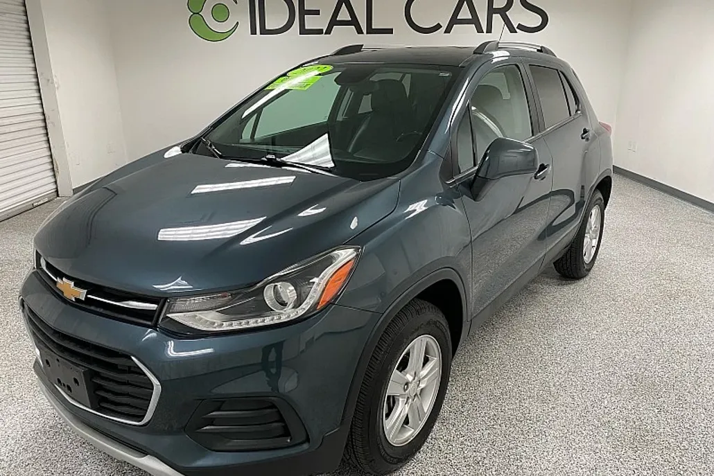 2022 Chevrolet Trax LT photo 1