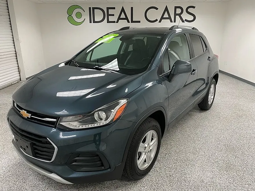 2022 Chevrolet Trax LT photo 1