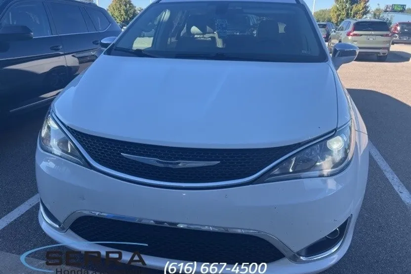 2020 Chrysler Pacifica Limited photo 1