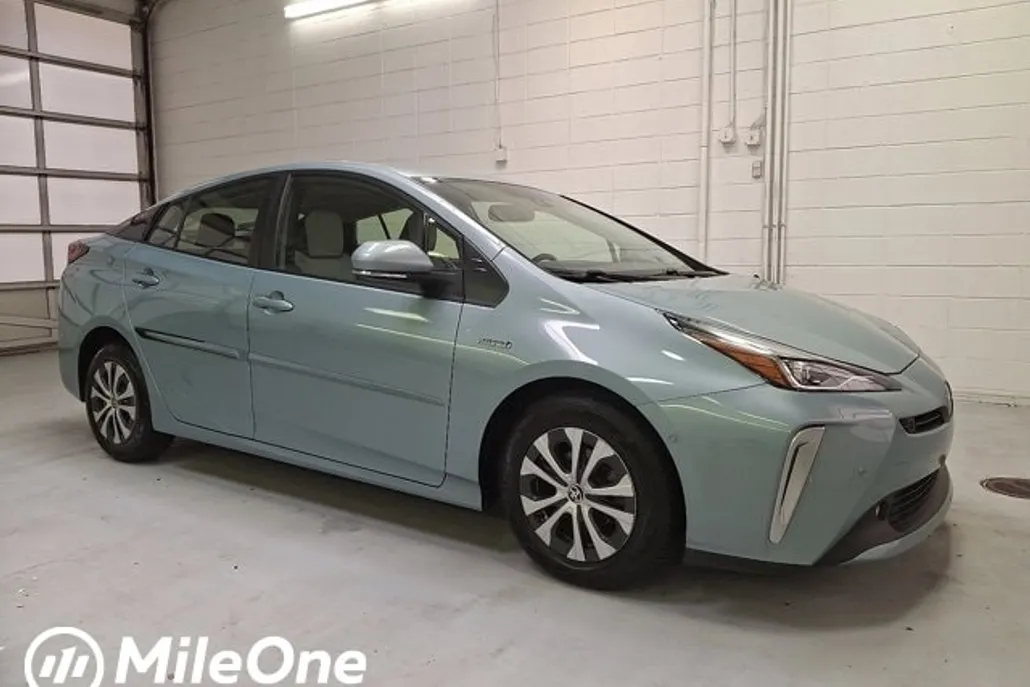2021 Toyota Prius XLE AWD-e photo 1