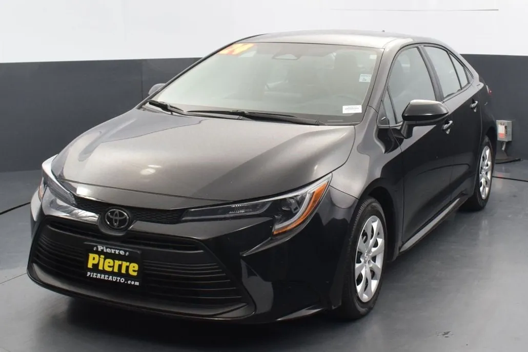 2024 Toyota Corolla LE photo 1