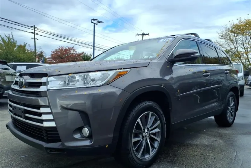 2019 Toyota Highlander SE XLE photo 1