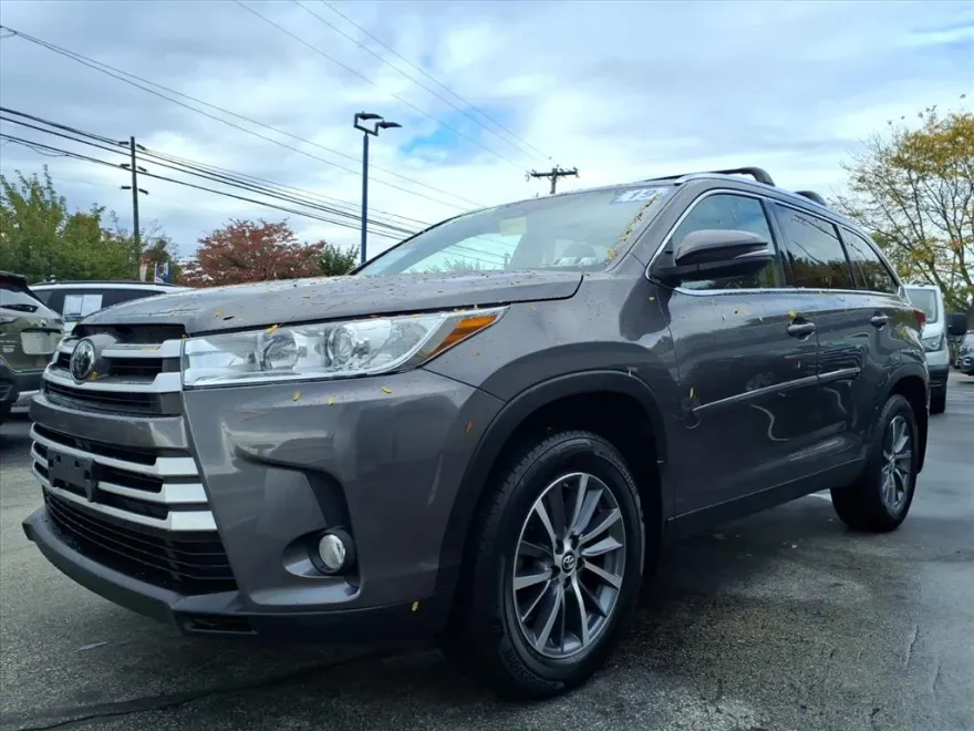 2019 Toyota Highlander SE XLE photo 1