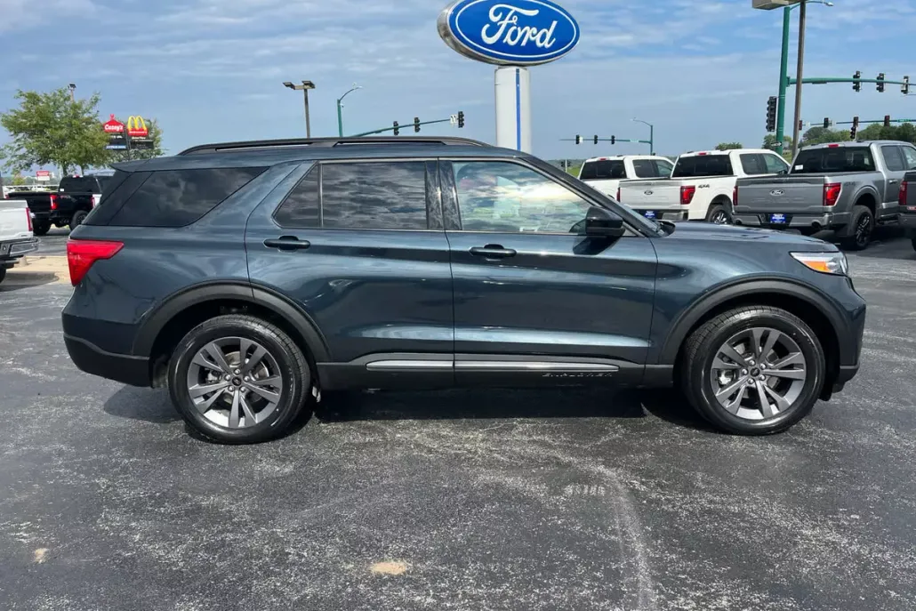 2022 Ford Explorer XLT photo 1