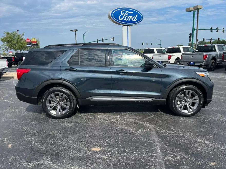 2022 Ford Explorer XLT photo 1