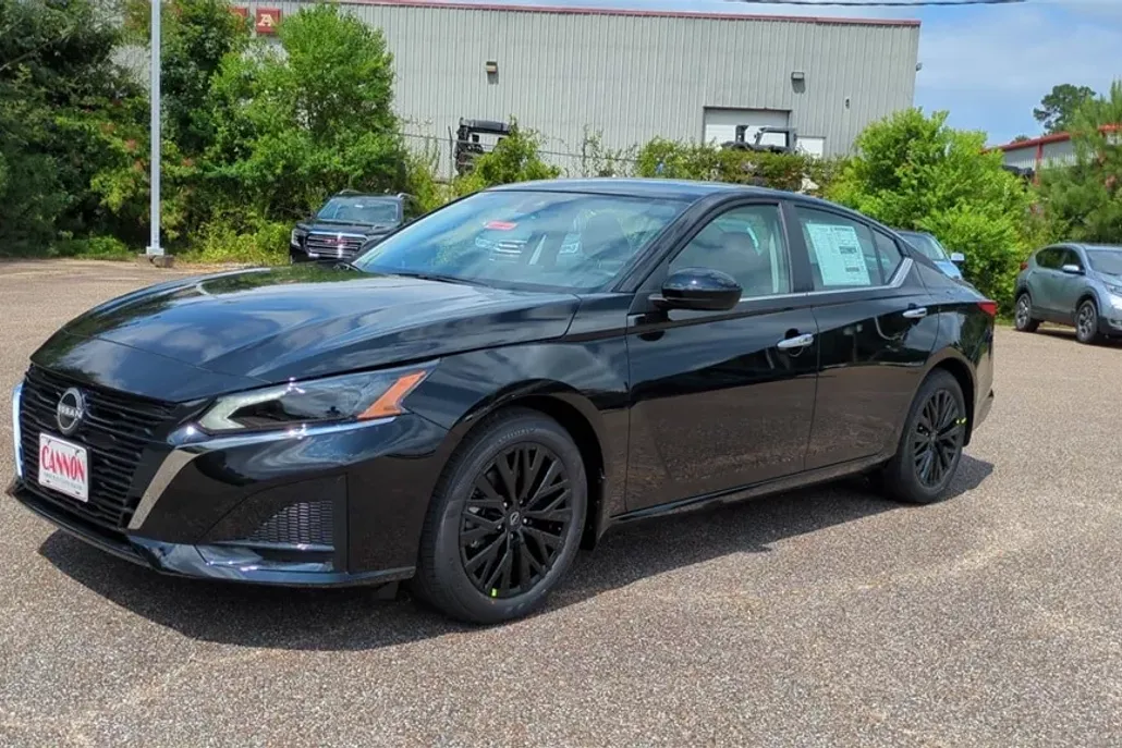 2025 Nissan Altima SV photo 1