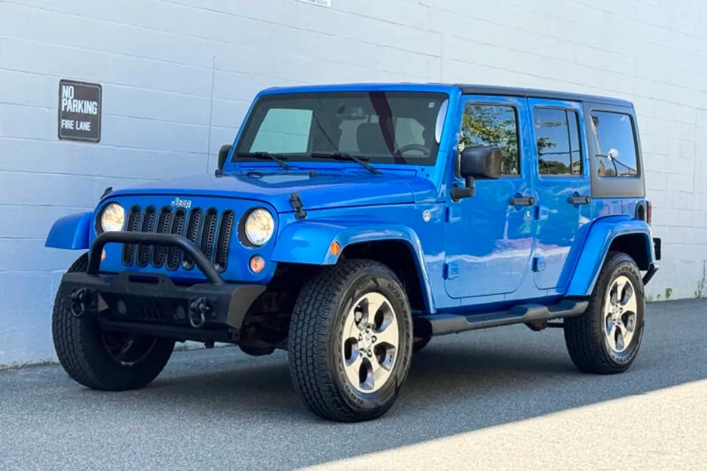 2016 Jeep Wrangler Unlimited Sahara photo 1