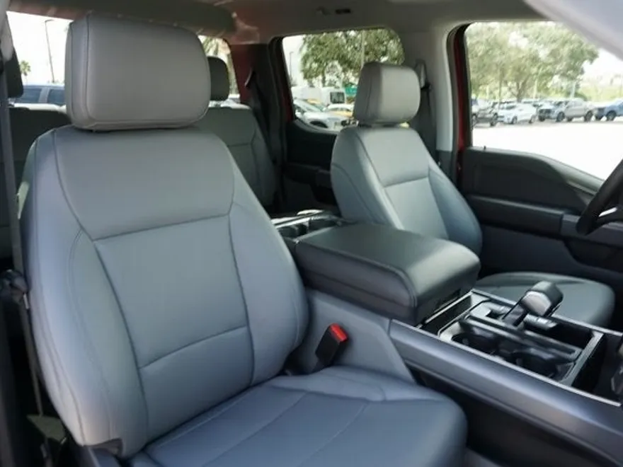2025 Ford F-150 Lightning photo 1