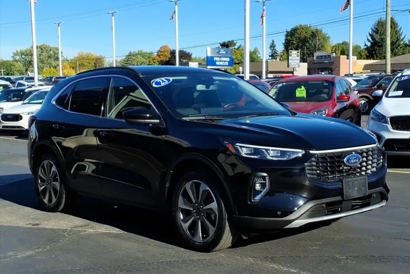 2023 Ford Escape Hybrid Platinum photo 1