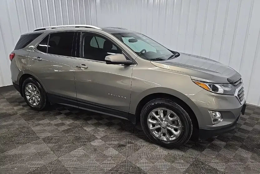 2019 Chevrolet Equinox LT photo 1