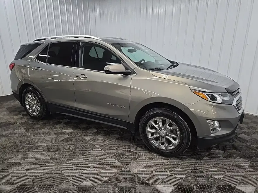 2019 Chevrolet Equinox LT photo 1