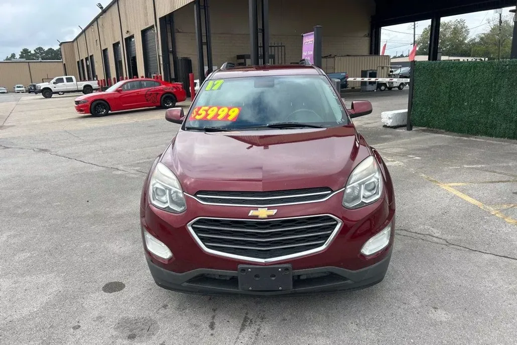 2017 Chevrolet Equinox LT photo 1