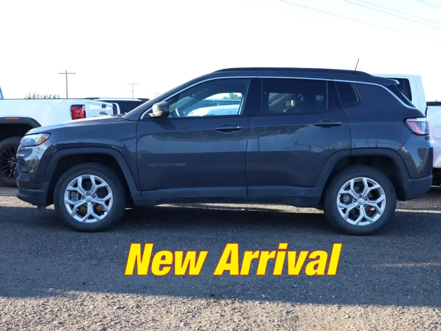 2024 Jeep Compass Latitude photo 1