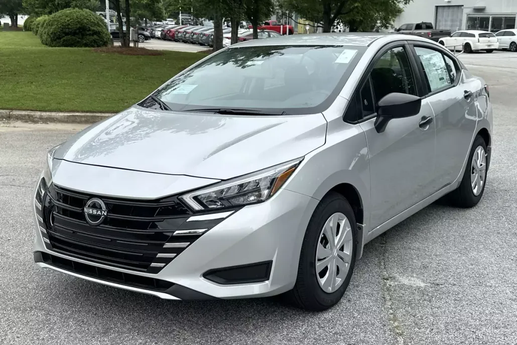 2025 Nissan Versa 1.6 S photo 1
