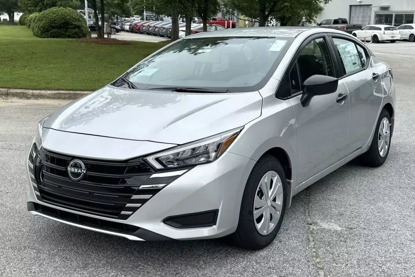 2025 Nissan Versa 1.6 S photo 1