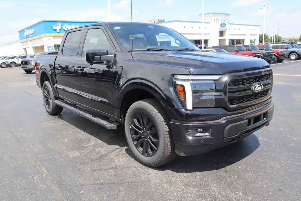 2025 Ford F-150 Lariat photo 1