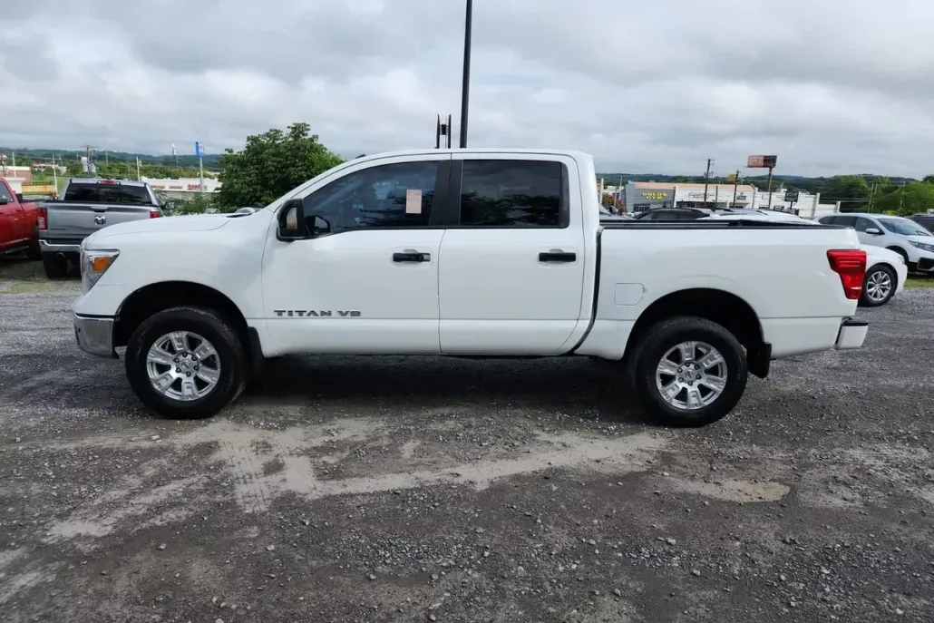 2019 Nissan Titan SV photo 1