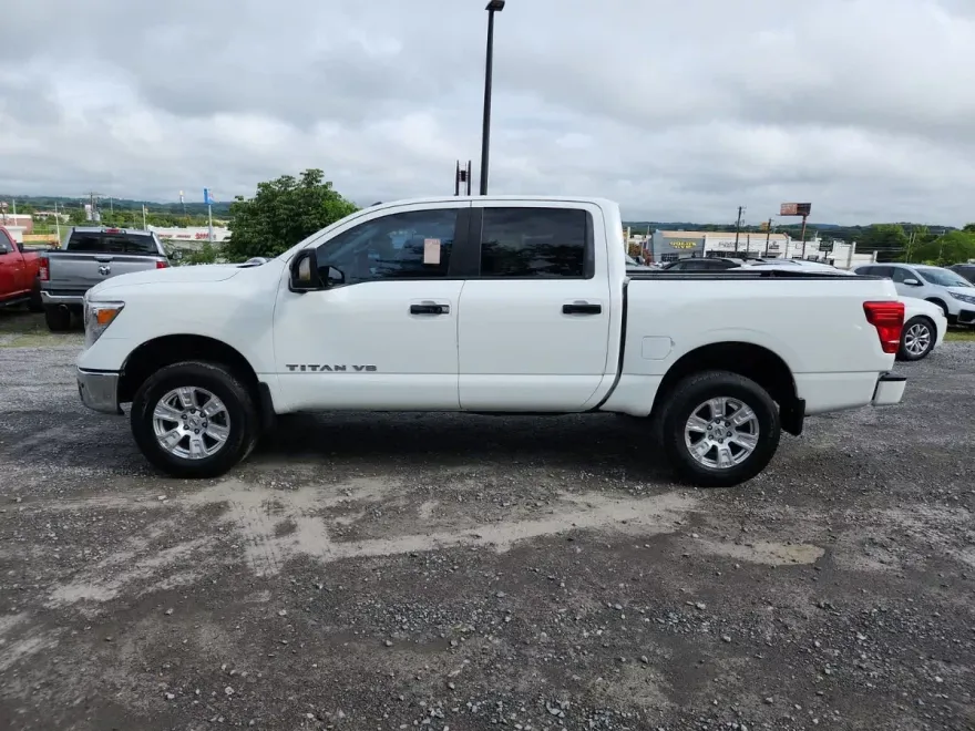 2019 Nissan Titan SV photo 1